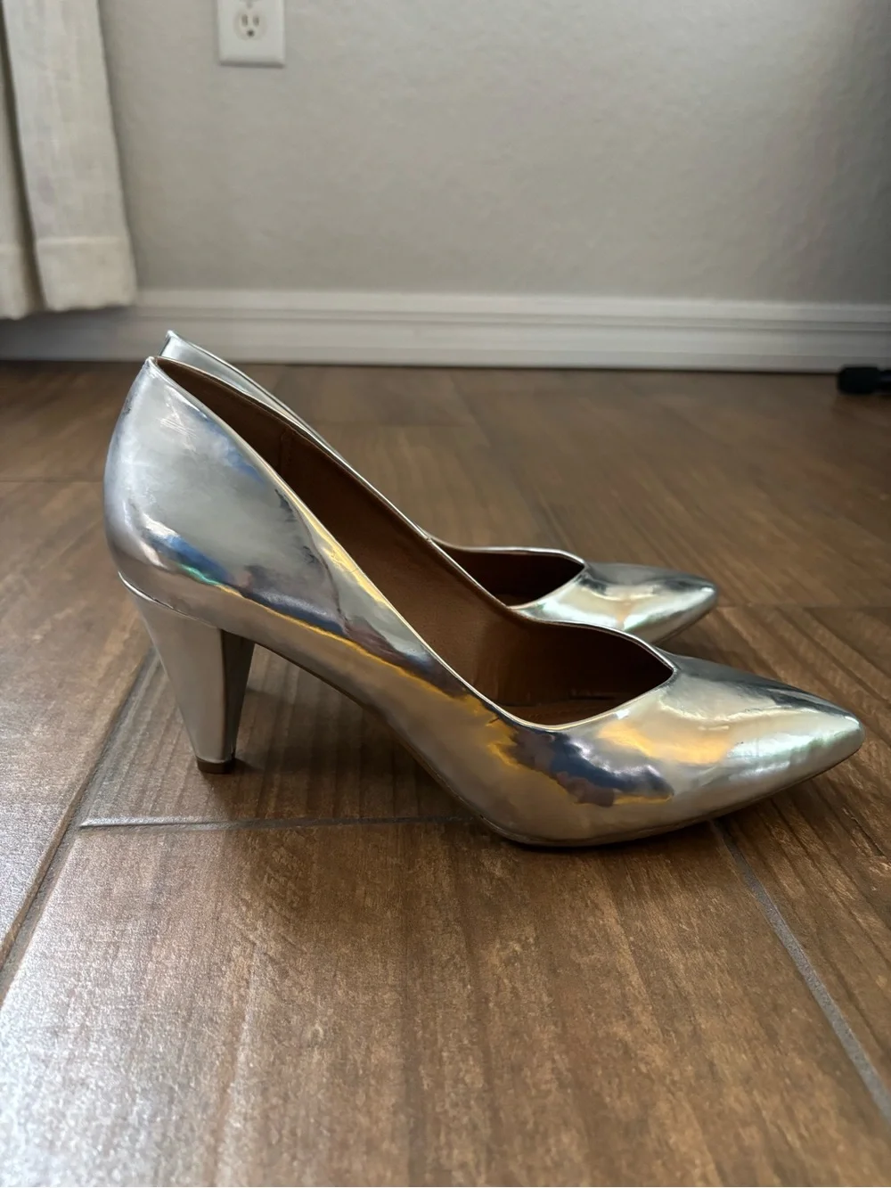 LFL Lust For Life Women's LL-MOXXIE Pump Pointed Toe Silver Patent Dress Pumps